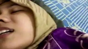 Ngentot Brutal Kerudung Kuning Crot Nyembur